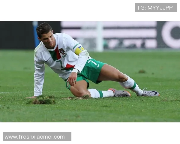 足球明星高清背景壁纸尽显球场风采与激情瞬间的完美结合